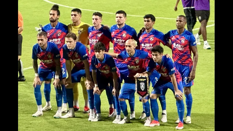 Cầu thủ Johor DT và Shan Utd tranh chấp bóng trên sân - Lịch sử đối